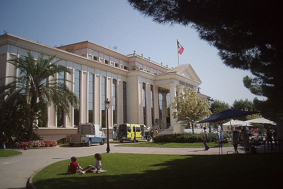 Saint-Laurent-du-Var — vue de la ville
